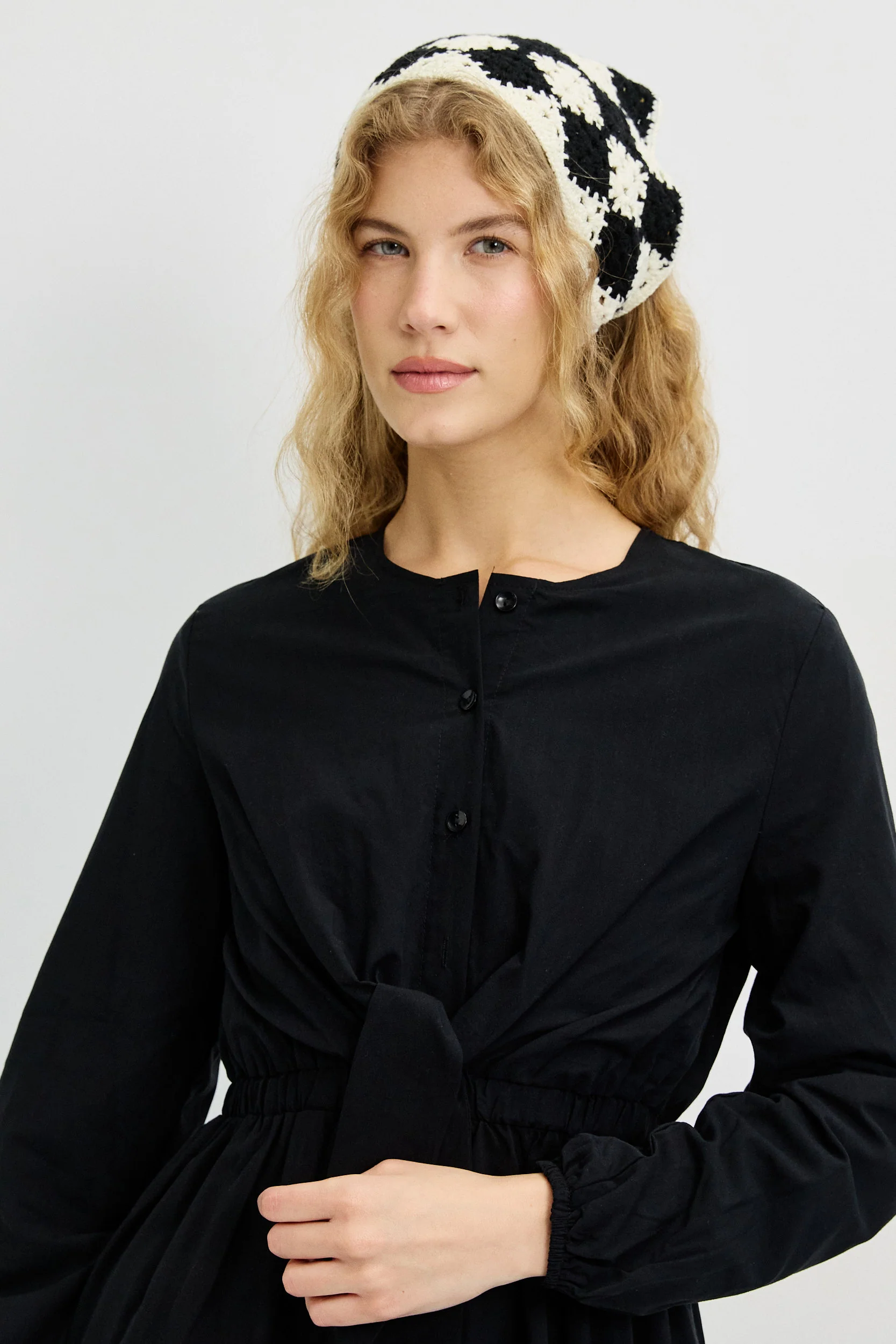 שמלה עם גומי וקשירה במותן BLACK - Image 3