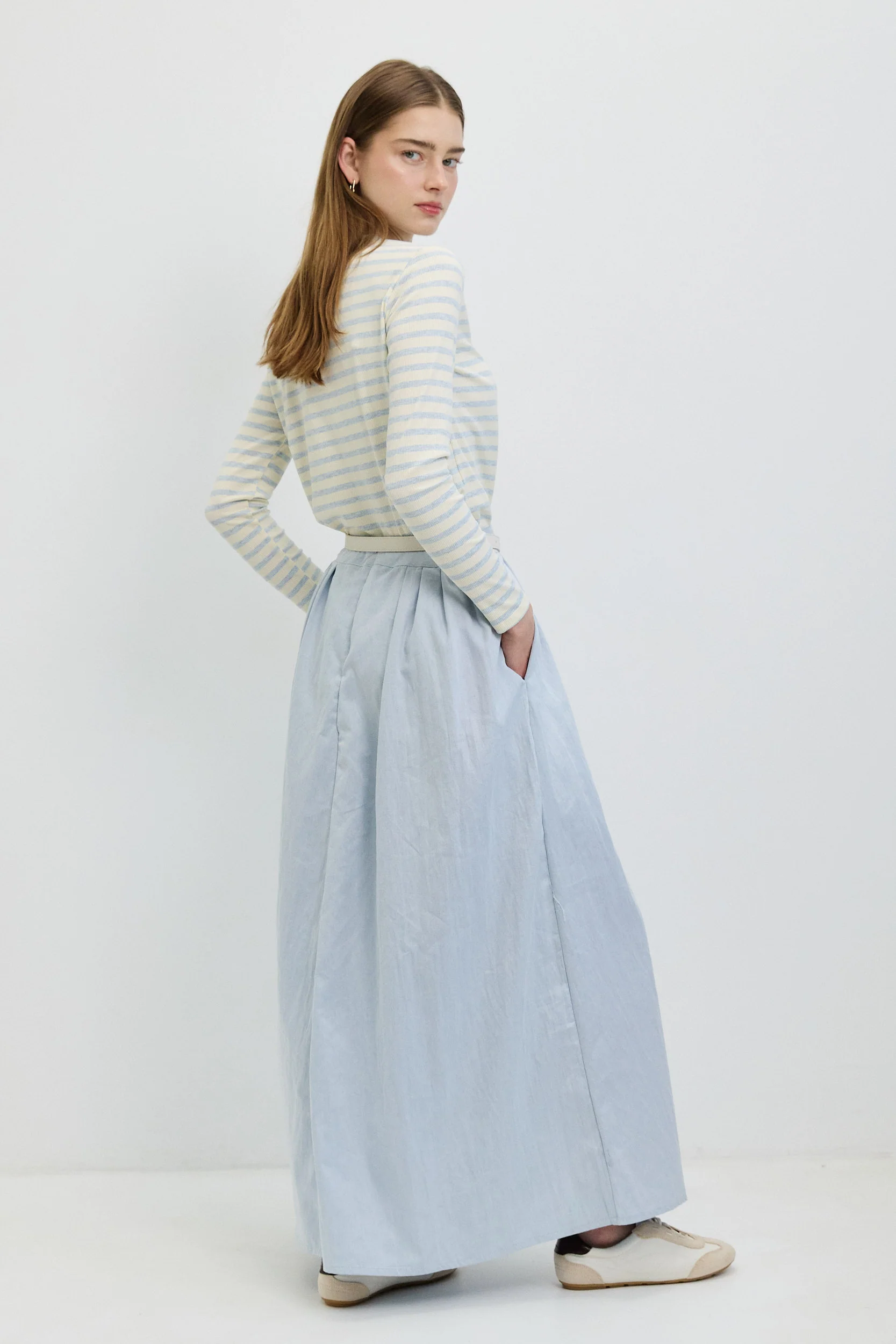 חצאית קפלים מתרחבת LIGHT DENIM - Image 6
