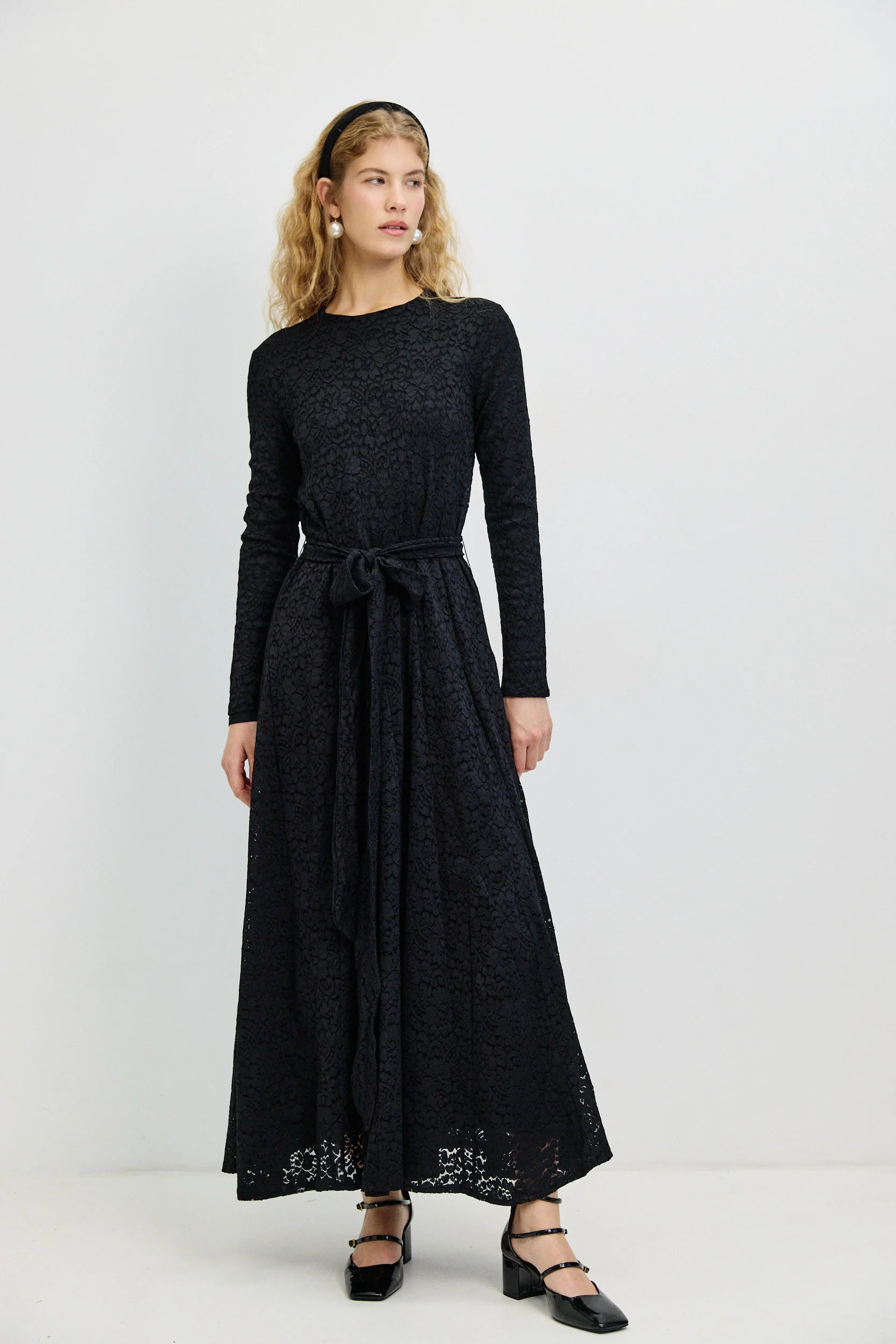 שמלת תחרה BLACK
